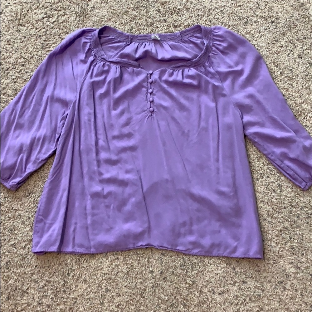 Old navy quarter sleeve light purple top.
